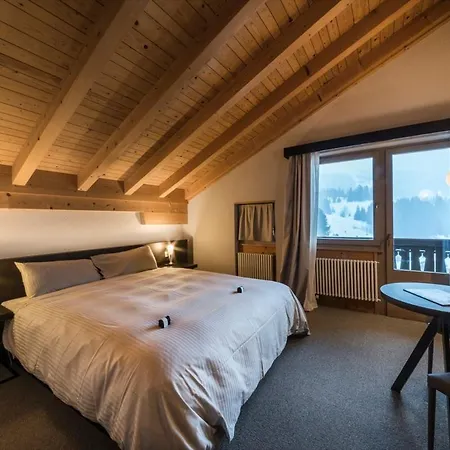 Maya Caprice Wengen