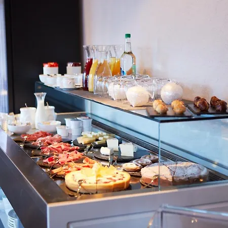 Maya Caprice Hotel 4*