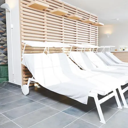 Hotel Maya Caprice 4*