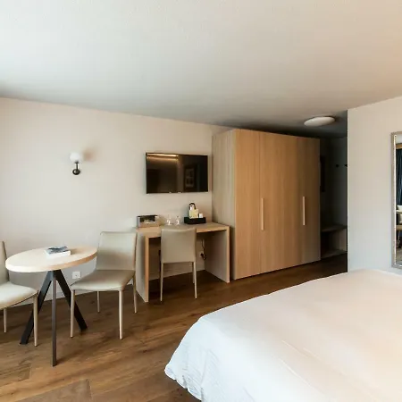 Hotel Maya Caprice 4*